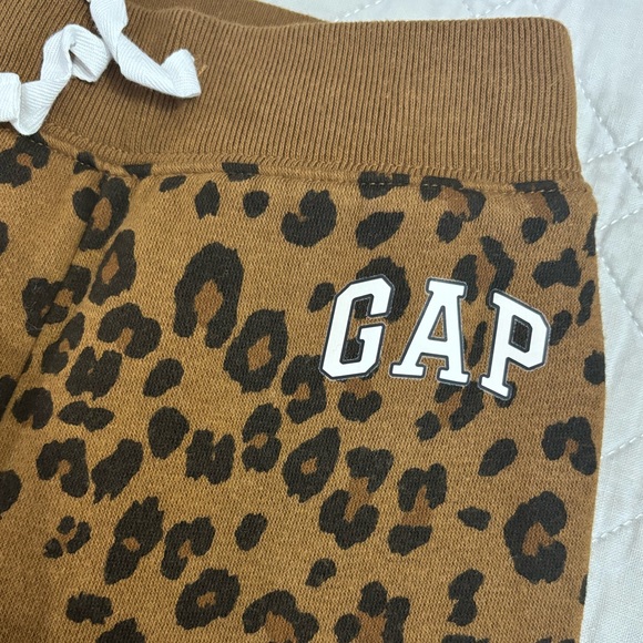 GAP leopard print toddler 2 pc sweatsuit - Picture 7 of 14
